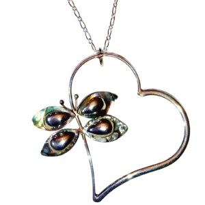 Collar de plata con mariposa